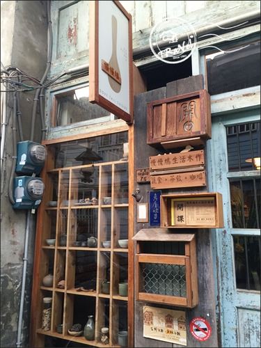 台南(六)中西區,神農街海安路一帶【黃家米糕、花見宇治抹茶甘味處、林百貨】→安平拍攝新臨安橋夜景(在安平那篇)→買啵蒡牛蒡脆餅 - 第45張圖