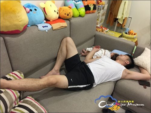 果果給了我一個小叮噹口袋,在我肚子上留下一道微笑袋口,雖然沒有時光機跟任意門,卻從此擁有了各式神力要來當一個好媽媽! - 第3張圖