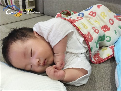 果果給了我一個小叮噹口袋,在我肚子上留下一道微笑袋口,雖然沒有時光機跟任意門,卻從此擁有了各式神力要來當一個好媽媽! - 第22張圖