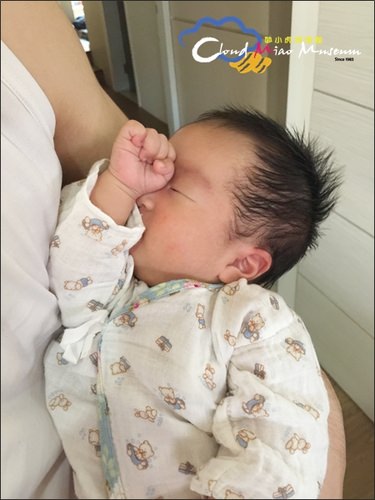 果果給了我一個小叮噹口袋,在我肚子上留下一道微笑袋口,雖然沒有時光機跟任意門,卻從此擁有了各式神力要來當一個好媽媽! - 第17張圖