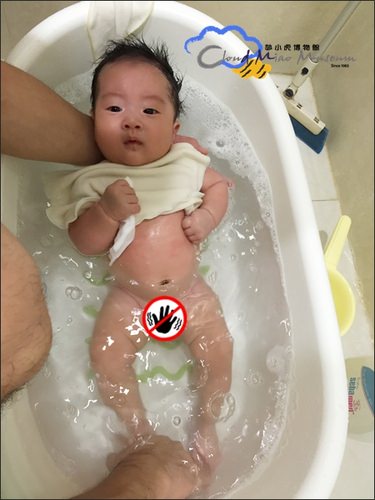 果果給了我一個小叮噹口袋,在我肚子上留下一道微笑袋口,雖然沒有時光機跟任意門,卻從此擁有了各式神力要來當一個好媽媽! - 第24張圖